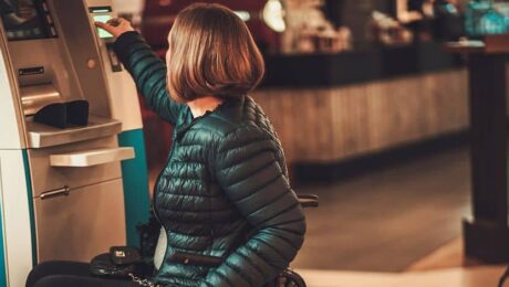 Le rôle du libre service bancaire dans le pari de l'accessibilité des banques