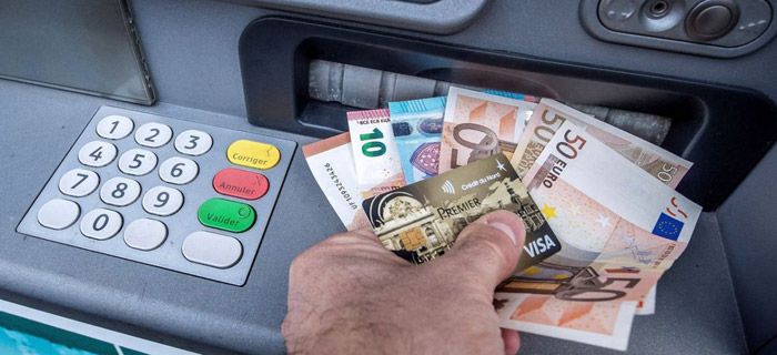 auriga-automates-cashback Le « cashback », en attendant une terminologie française appropriée, c’est la possibilité pour les commerçants de fournir des espèces à leurs clients lors d’un paiement par carte. Concrètement cela se passe…