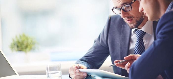 auriga-springerprofessional Während die Skepsis gegenüber der Bankenbranche steigt, stehen Bankberater und ihr Know-how bei den deutschen Kunden hoch im Kurs. Selbst die Generation Z bevorzugt laut einer aktuellen Studie das persönliche…